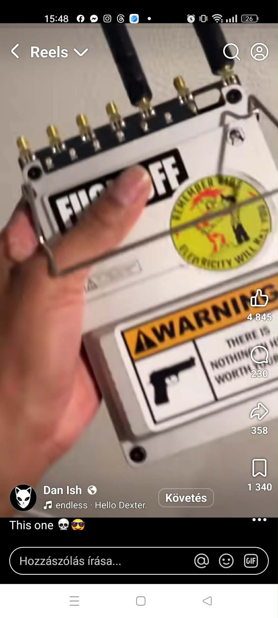 - EAR SKULL PHONE (C)